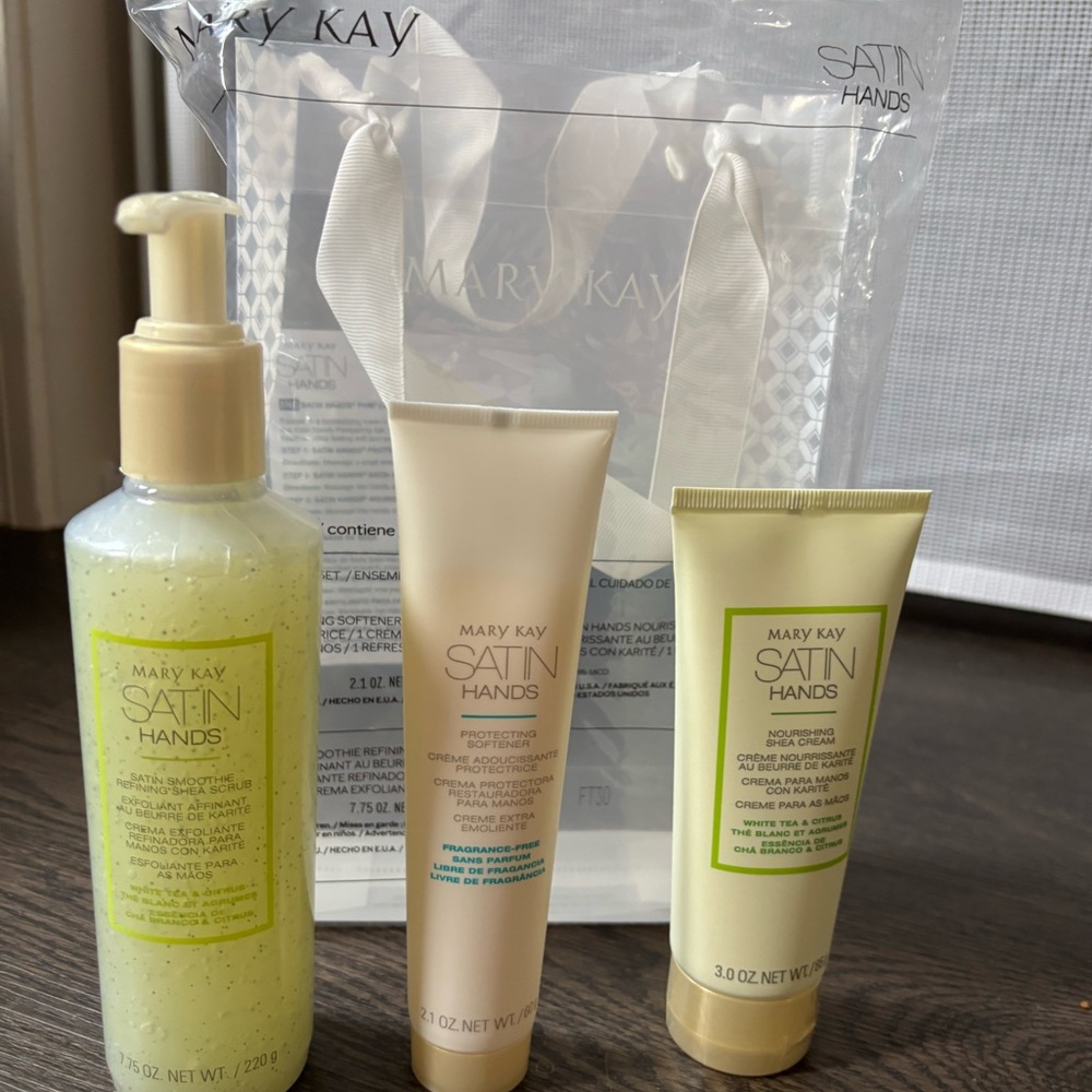 New Mary Kay Satin Hands Set
